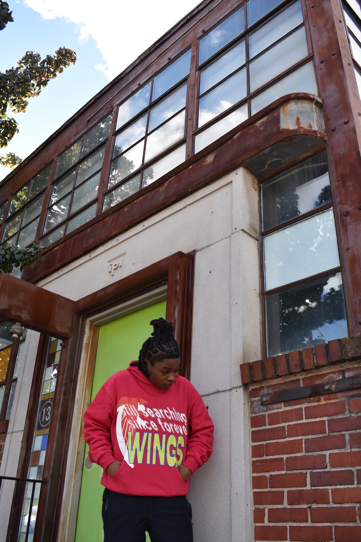 "STILL SEARCHING" HOODIE HOT PINK