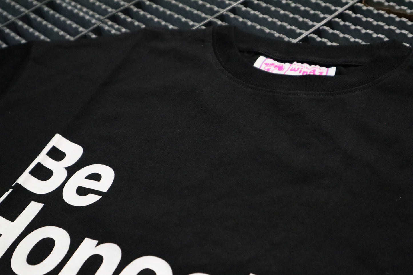 "BE HONEST" TEE BLACK