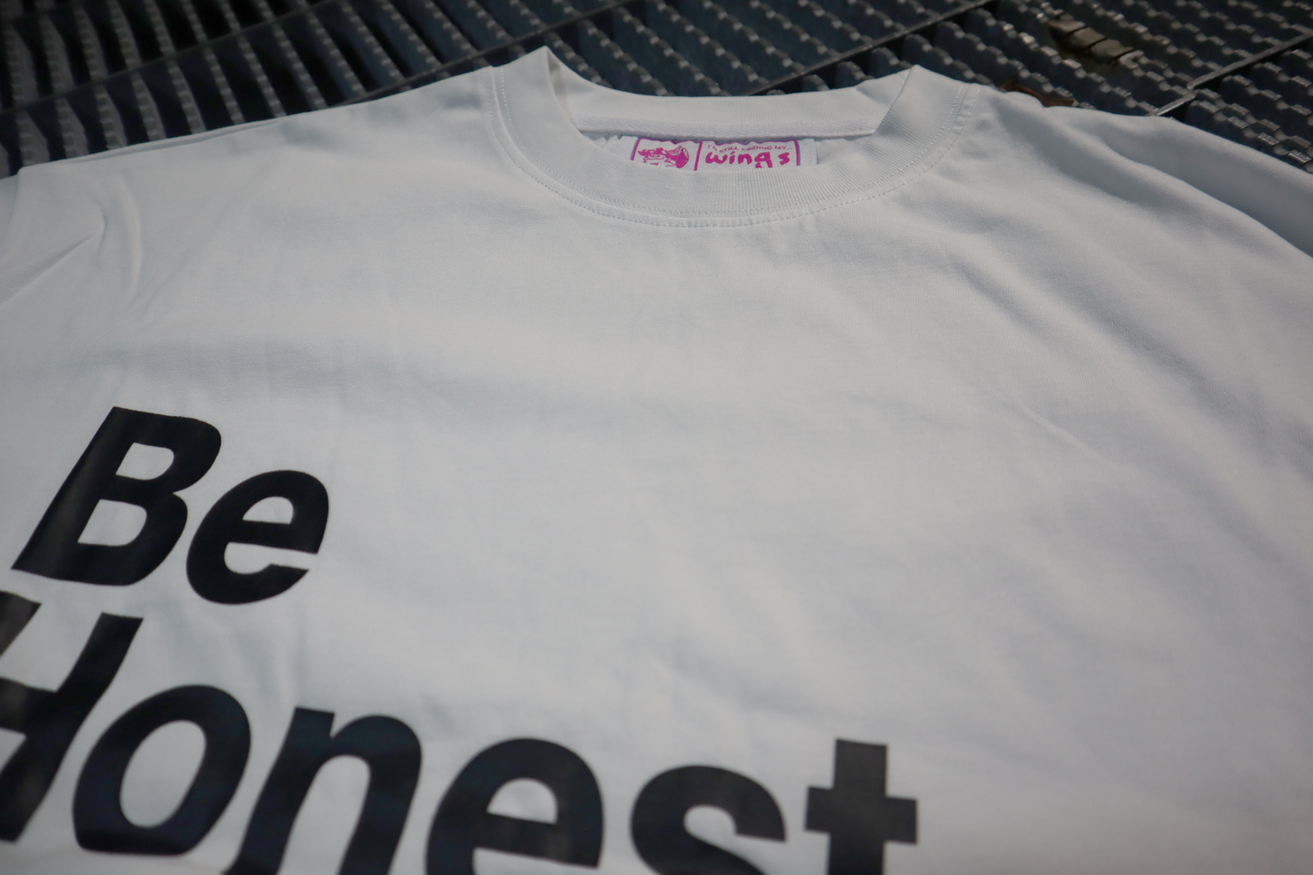 "BE HONEST" TEE WHITE